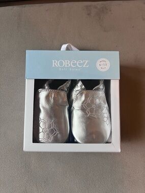 New Robeez Metallic Silver Soft Sole Baby Shoes size 6-12 months